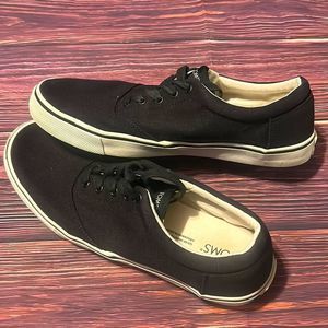 Toms Men’s Size 11 Shoes